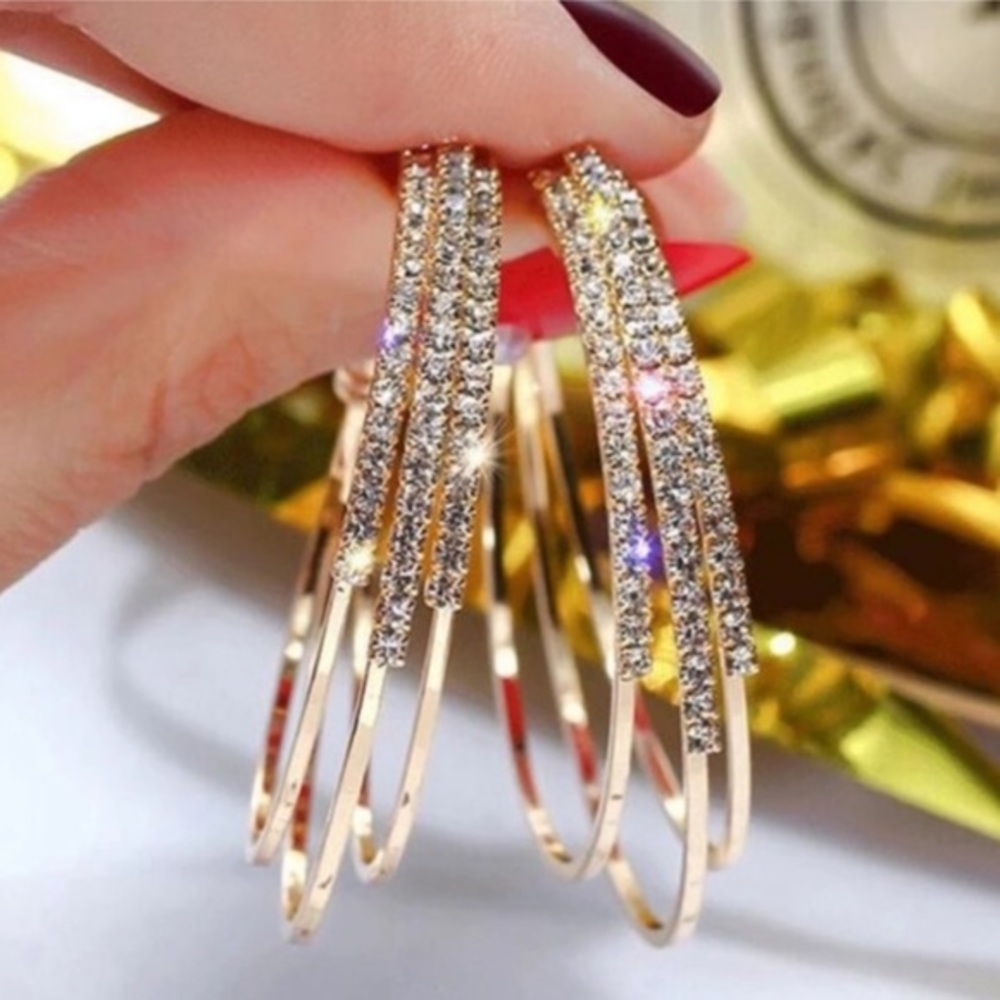 - 18K yellow gold triple round Diamond earrings